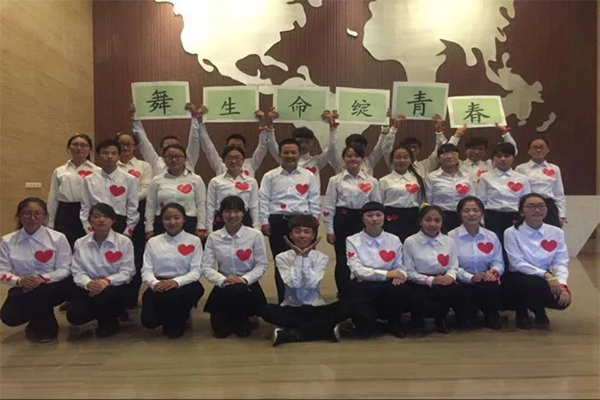 恭贺我院在kaiyuncom官方网站第四届“指绘心影,舞动生命”手语操大赛中荣获二等奖 恭贺我院在kaiyuncom官方网站第四届“指绘心影,舞动生命”手语操大赛中荣获二等奖