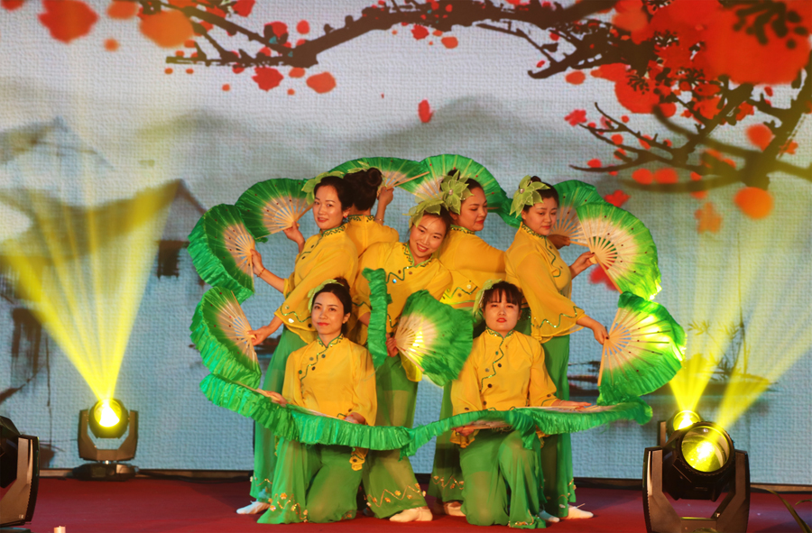 太阳光电2019年联欢晚会\舞蹈-落花.jpg